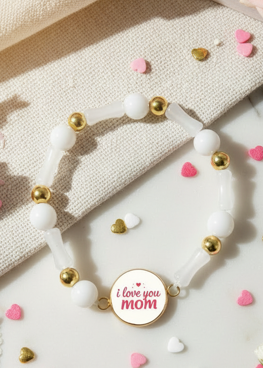 I Love You Mom Bracelet — The Most Important Words, Always Close to Her Heart