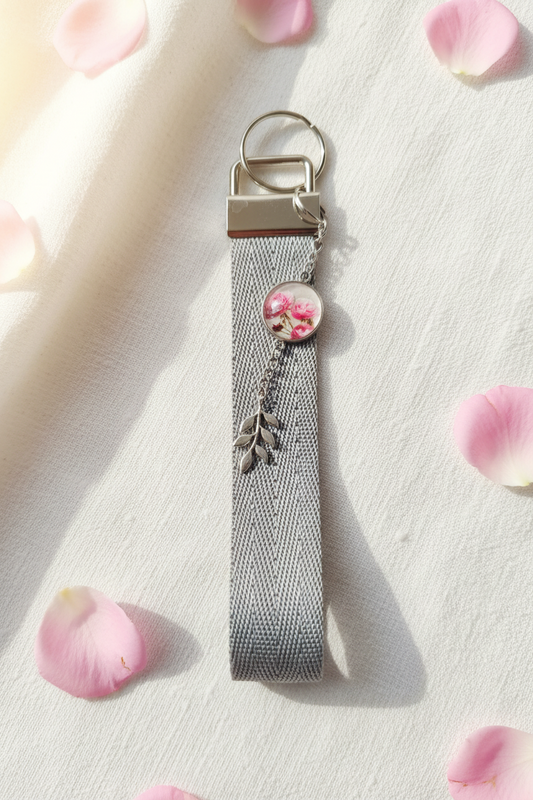 Wrist strap keychain gray pink roses medallion | silver color | My Sparkling Corner